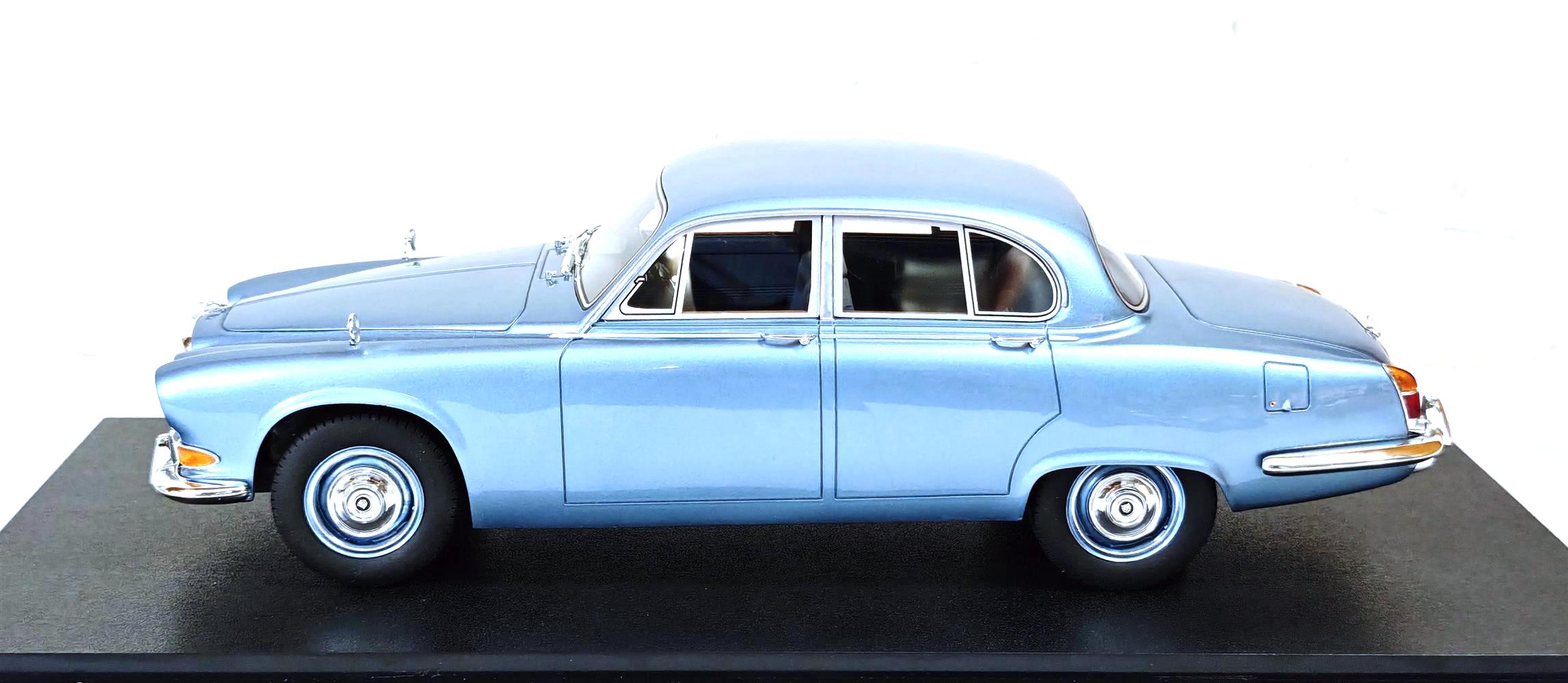 Jaguar 420 1967 Opalescent silver blue metallic 1:18 Cult Scale Models
