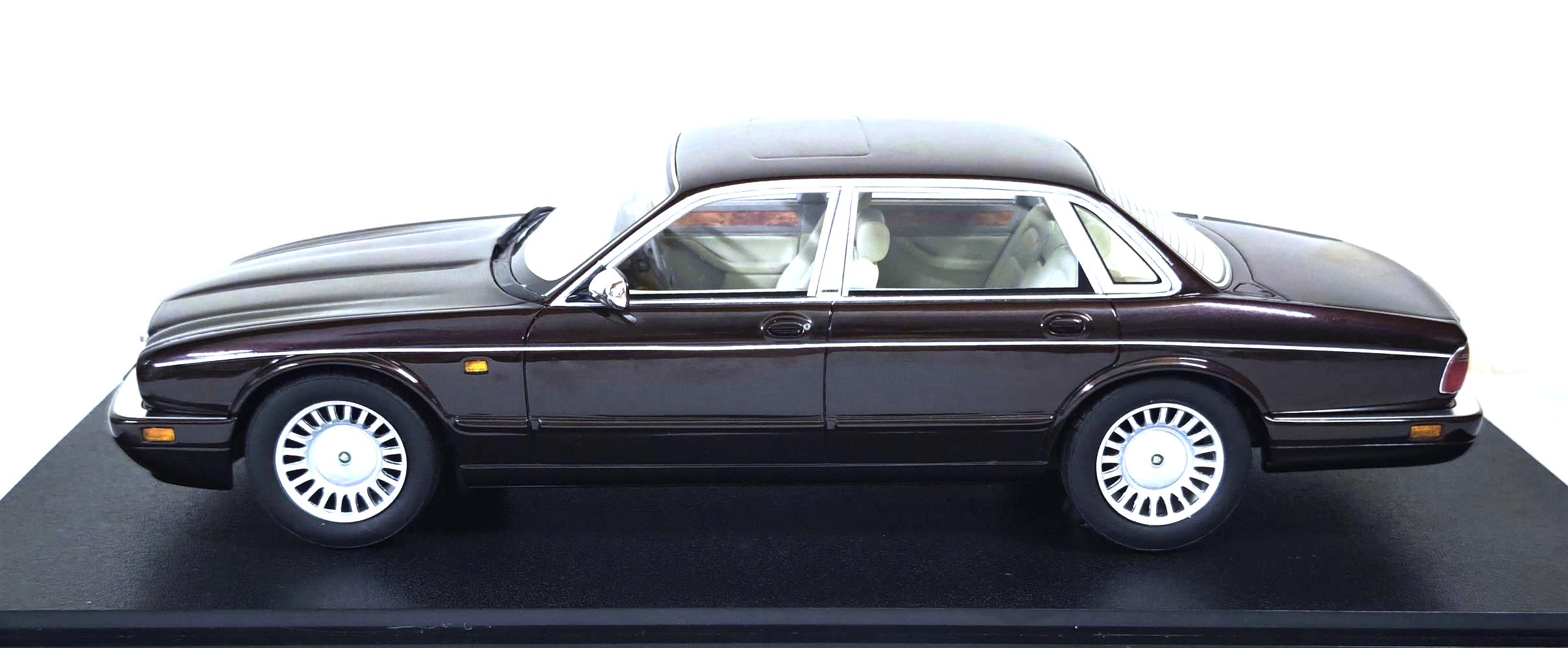 Jaguar XJ6 Sovereign X300 1995 red 1:18 Cult Scale Models