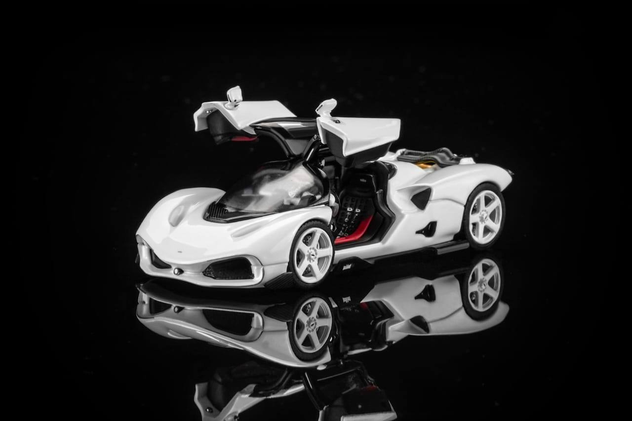 Nilu Nilu27 V12 6.5L 1070hp 2024 white 1:64 Motorhelix