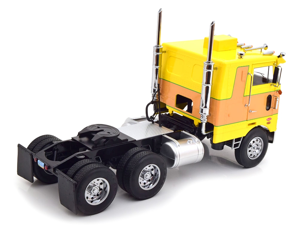 Peterbilt 352 Pacemaker Tractor Truck 3-Assi 1979 yellow 1:18 Road Kings