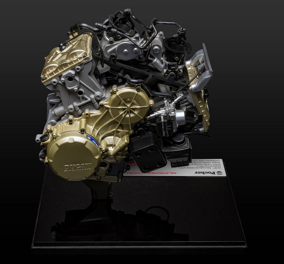 Ducati Superquadro V2 Engine Model Kit 1:4 Pocher