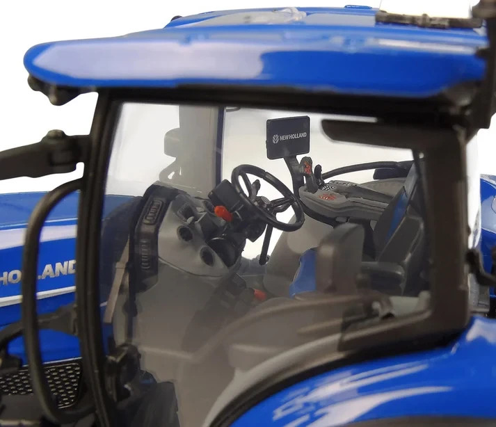 New Holland T7.210 Tractor 2024 dynamic blue 1:32 Universal Hobbies