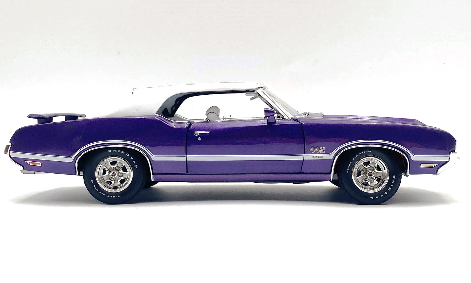 Oldsmobile 442 W-30 Convertible 1970 plum crazy 1:18 Acme Diecast
