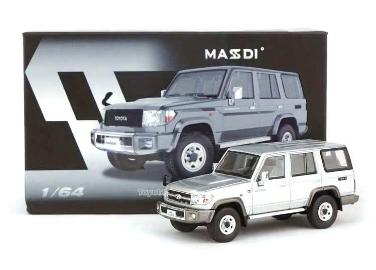 Toyota Land Cruiser LC76 1994 silver 1:64 Massdi