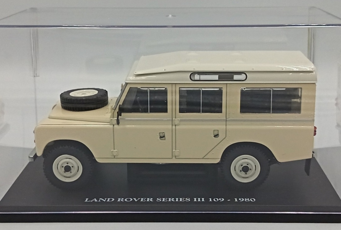 Land Rover Series III 109 1980 beige 1:24 Altaya