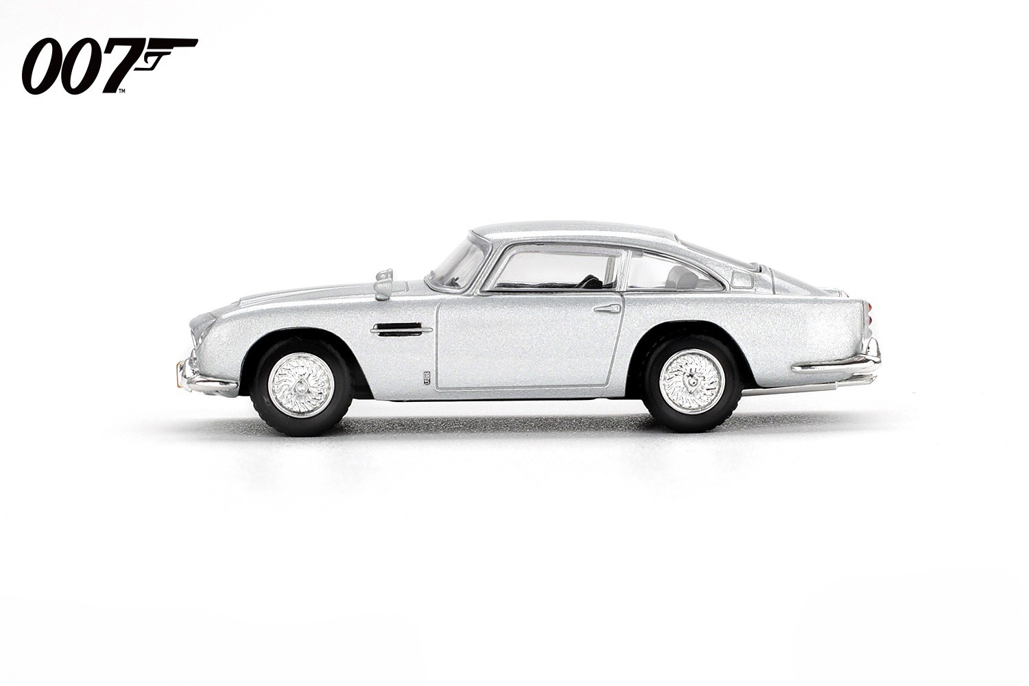 Aston Martin DB5 *Casino Royal* 2006 silver English Blister Packaging 1:64 Mini GT