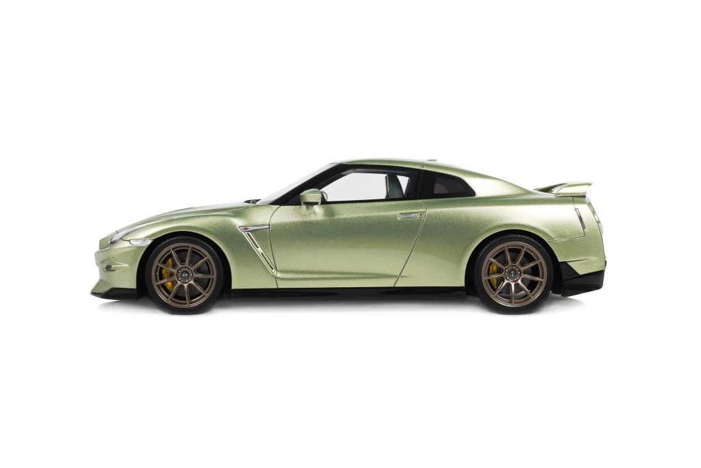 Nissan GT-R R35 Premium Edition T-Spec 2024 millenium jade 1:18 GT Spirit