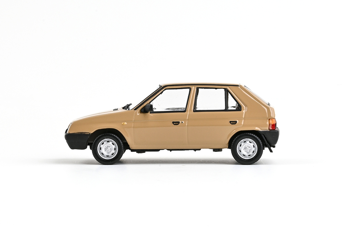 Škoda Favorit 136L 1988 hnědá beduínská 1:43 Abrex