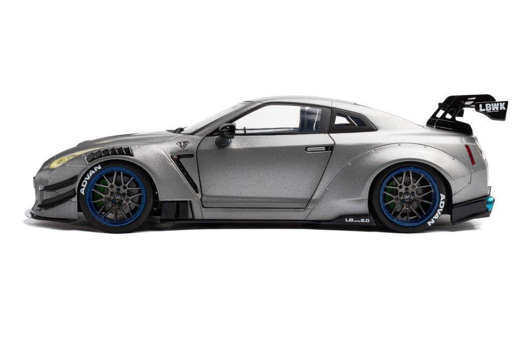 Nissan GT-R R35 Liberty Walk Body Kit 2.0 2023 silver 1:18 Solido