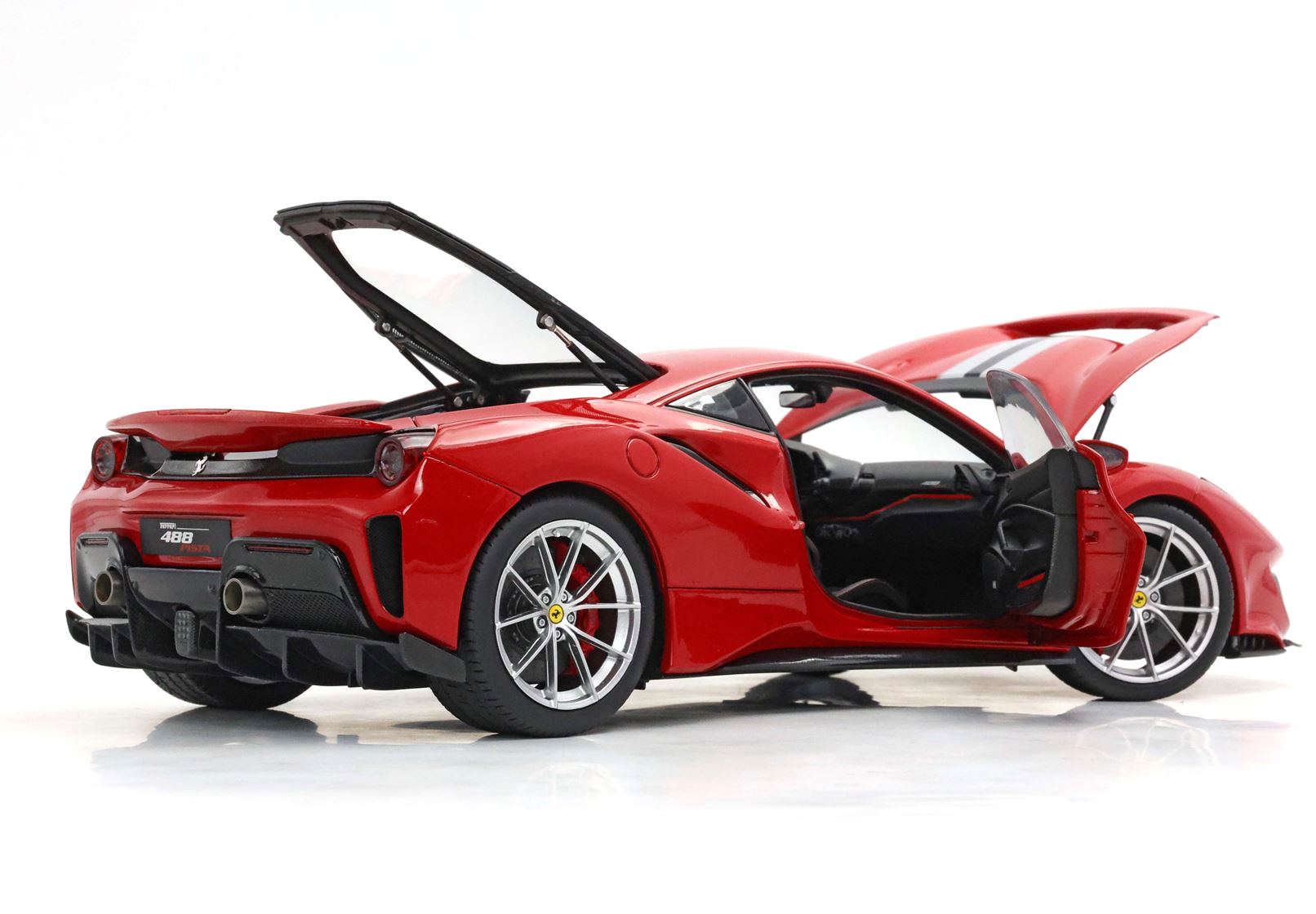 Ferrari 488 PISTA Rosso Corsa with stripe 1:18 B.B.R.