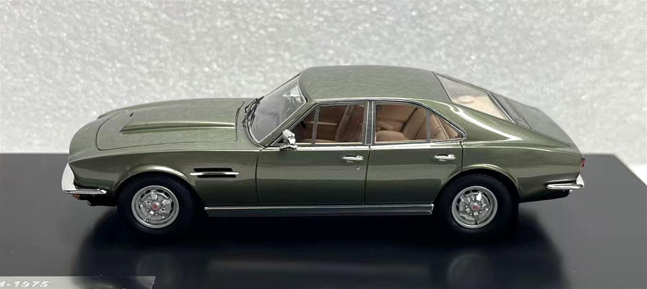 Aston Martin Lagonda 1-Series 1974 green metallic 1:43 Matrix Scale Models