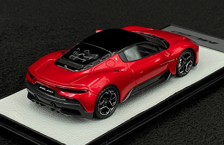 Maserati MC20 2020 red metallic/gloss black roof 1:43 B.B.R.