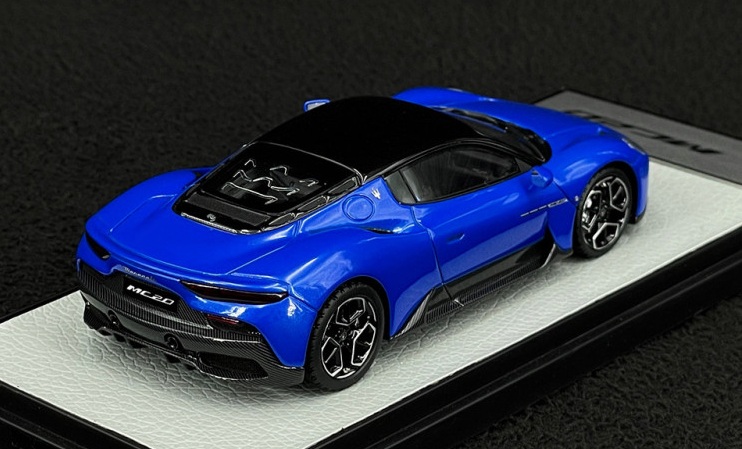 Maserati MC20 2020 blue/gloss black roof 1:43 B.B.R.