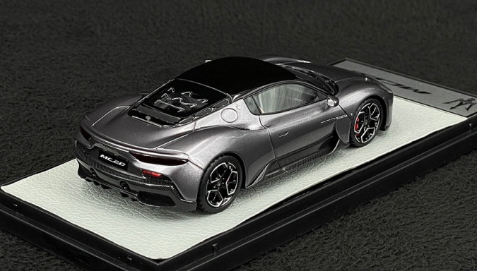Maserati MC20 2020 grey metallic/gloss black roof 1:43 B.B.R.