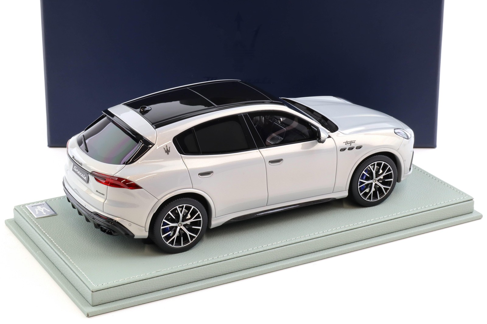 Maserati Grecale Trofeo 2022 Light Grey 1:18 B.B.R.