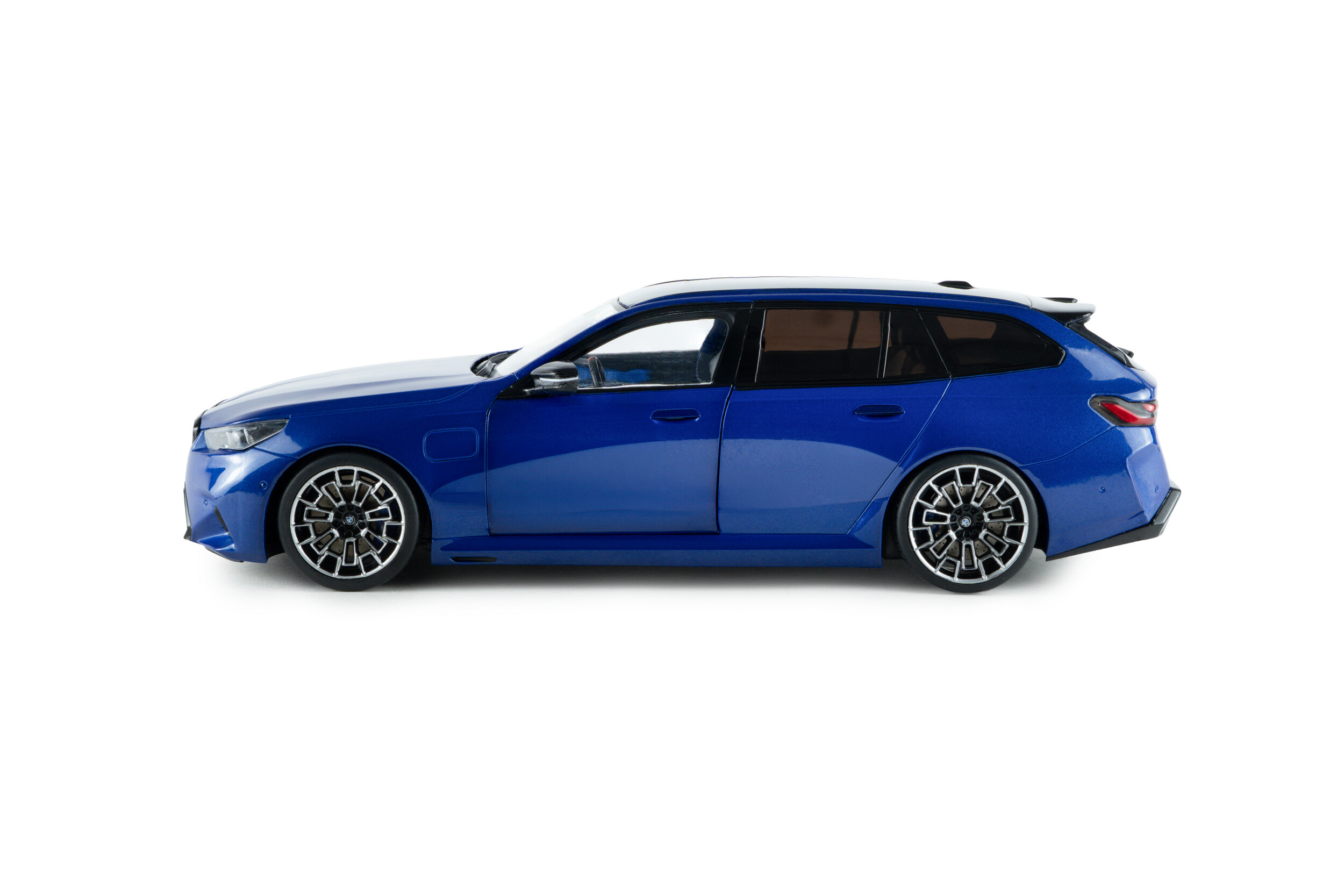 BMW M5 Touring 2024 marina bay blue metallic 1:18 Solido