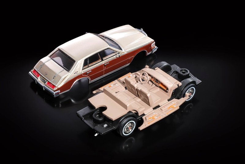 Cadillac Seville 1980 canyon rock/desert sand 1:64 SunStar