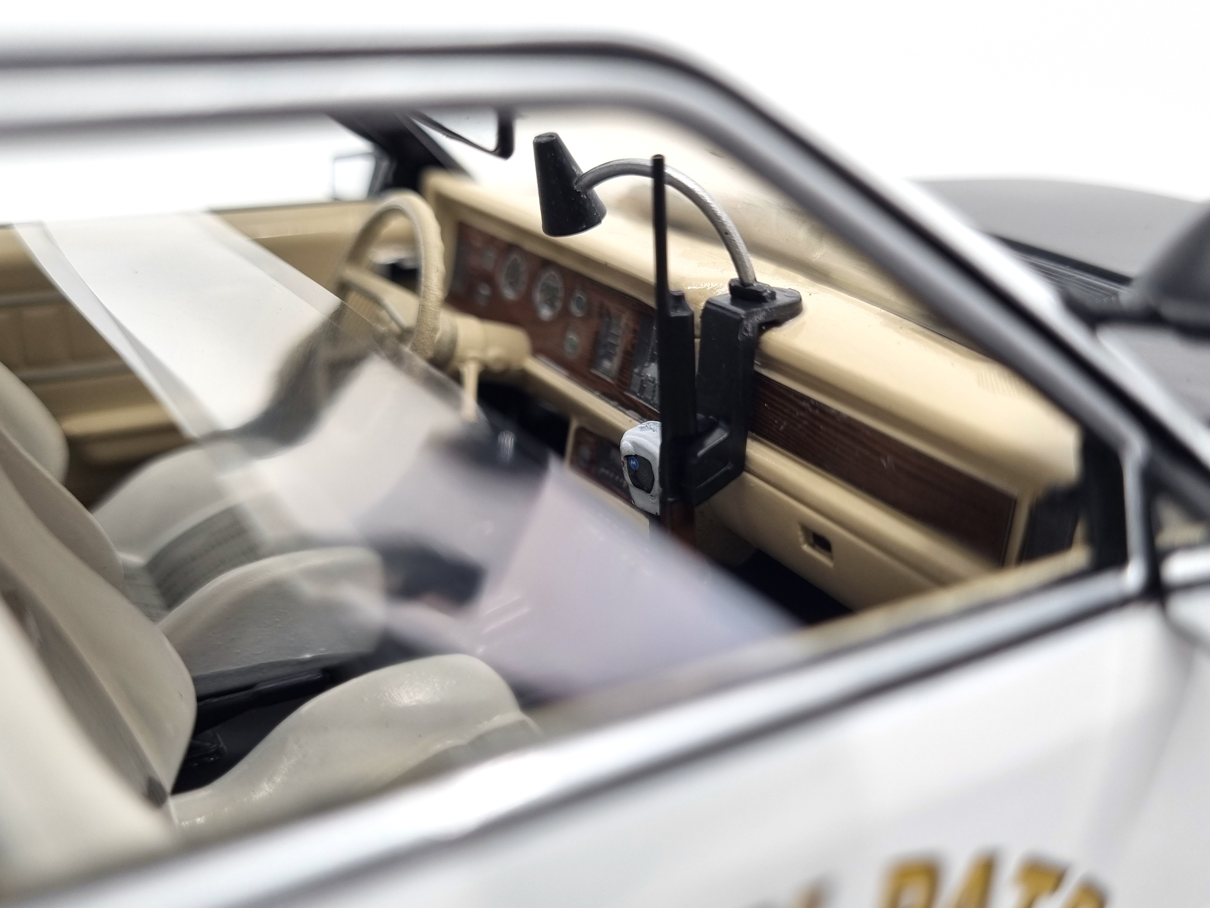 Ford Mustang SSP *California Highway Patrol* 1982 1:18 Greenlight