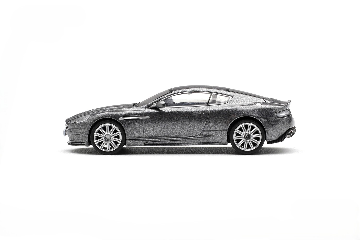 Aston Martin DBS *Casino Royale* 2006 English Packaging grey 1:64 Mini GT