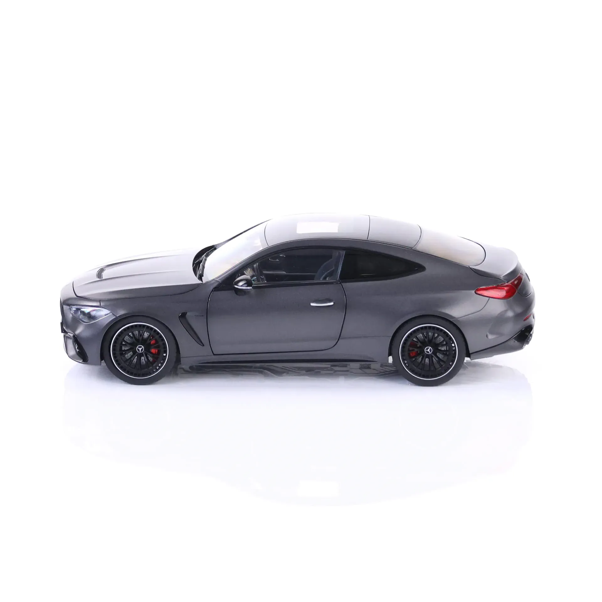 Mercedes-AMG CLE 53 Coupe Manufaktur graphit grey 1:18 NZG