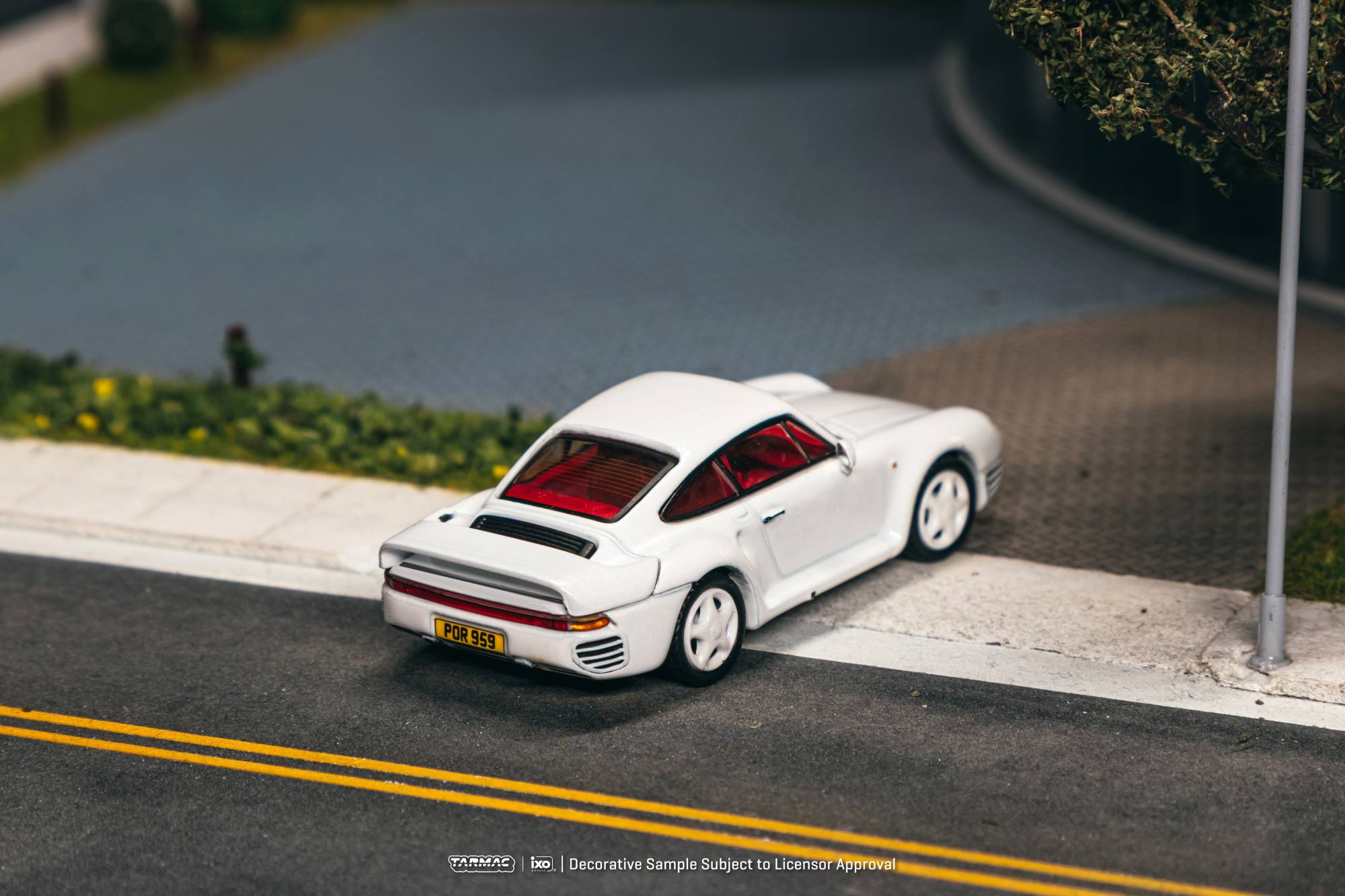Porsche 959 1989 With Trading Card Combo Set white 1:64 Tarmac