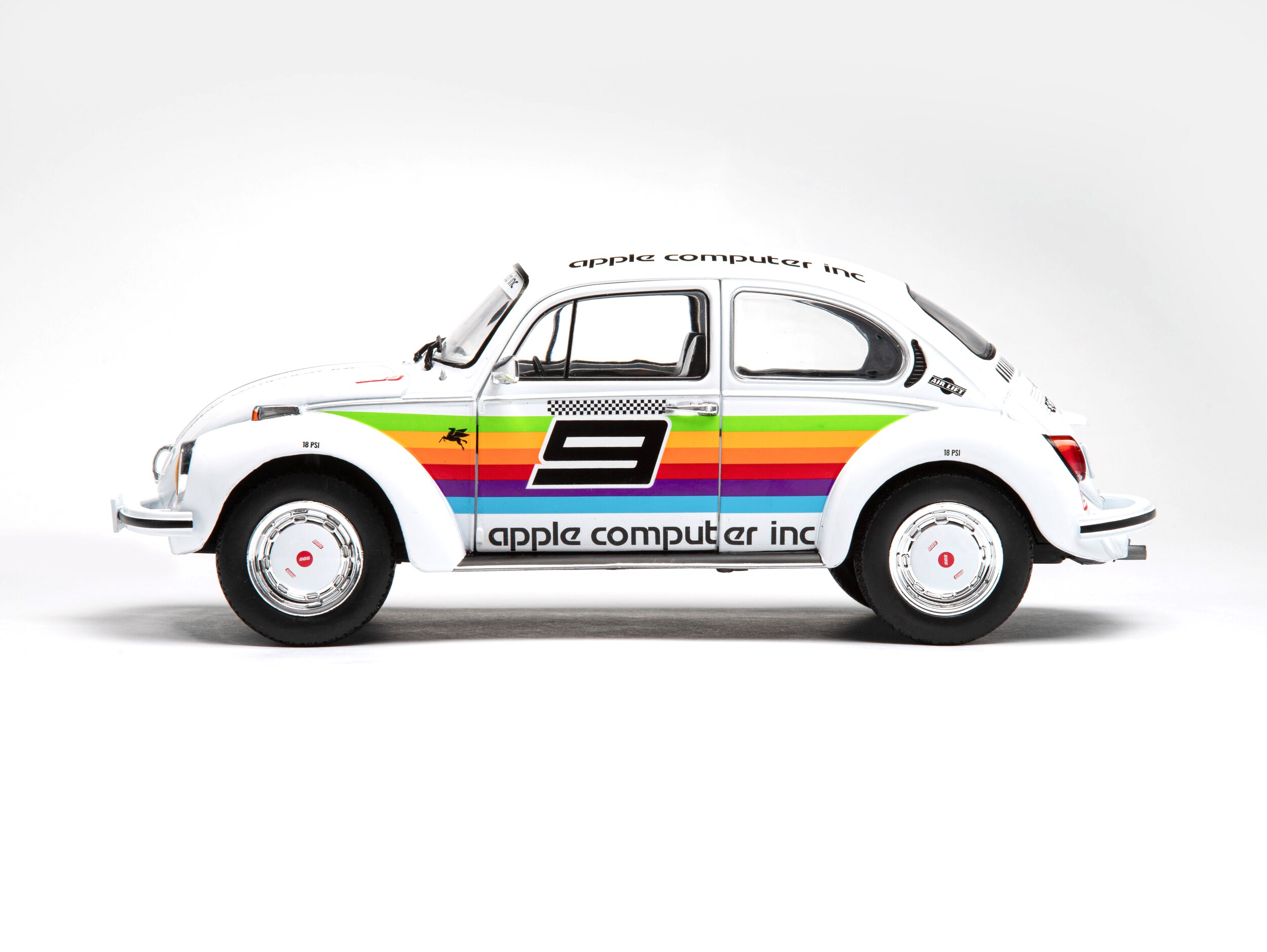 Volkswagen Beetle 1303 K3 Tribute 1975 white 1:18 Solido
