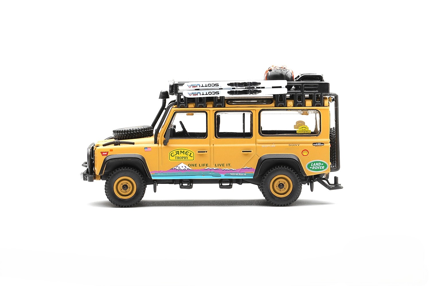 Land Rover Defender 110 Camel Trophy USA D.Vergillo/G.Thomas Camel Trophy Tierra del Fuego 1998 1:64 Mini GT