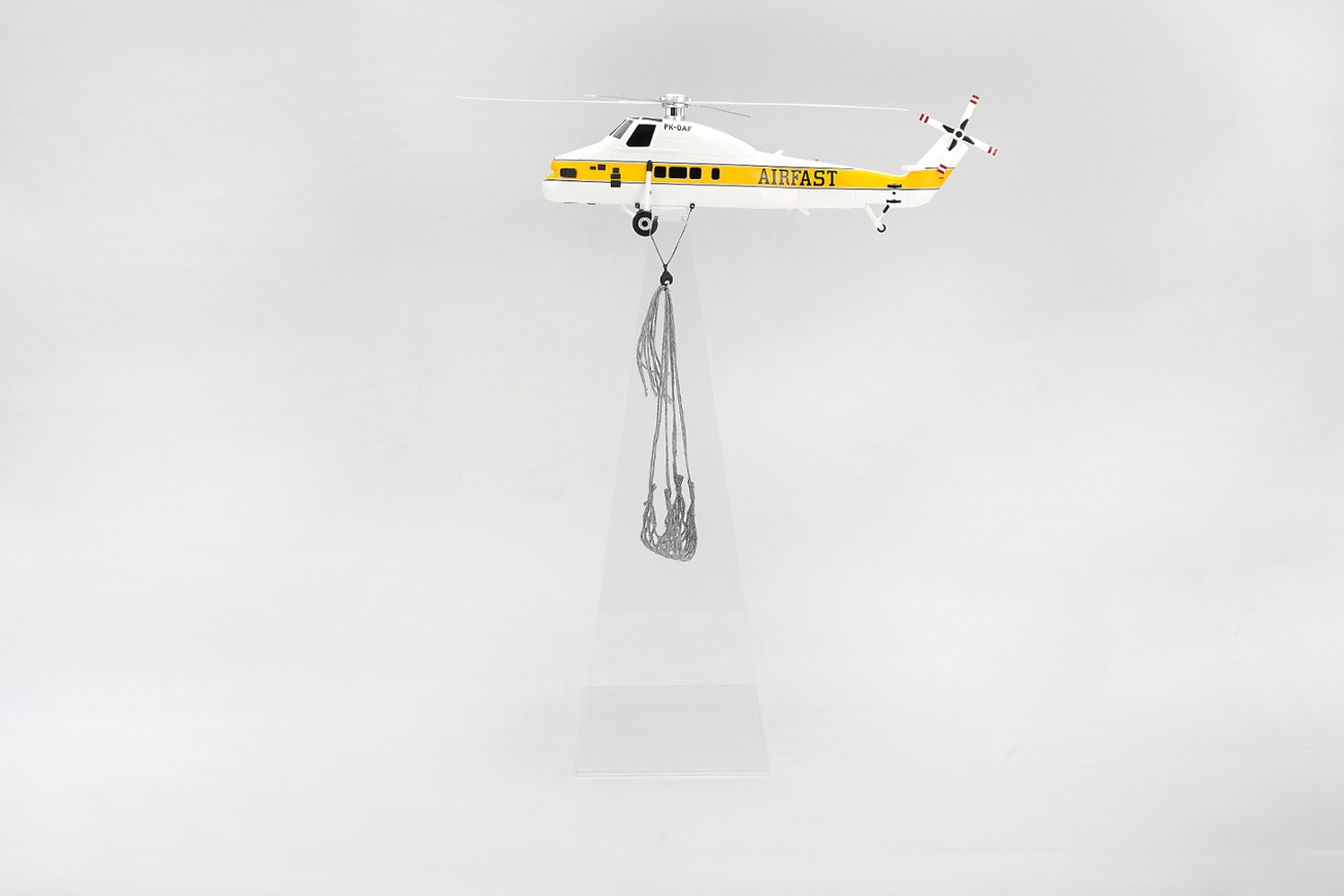 Sikorsky S58T Helicopter Camel Trophy Borneo 1985 1:64 Mini GT