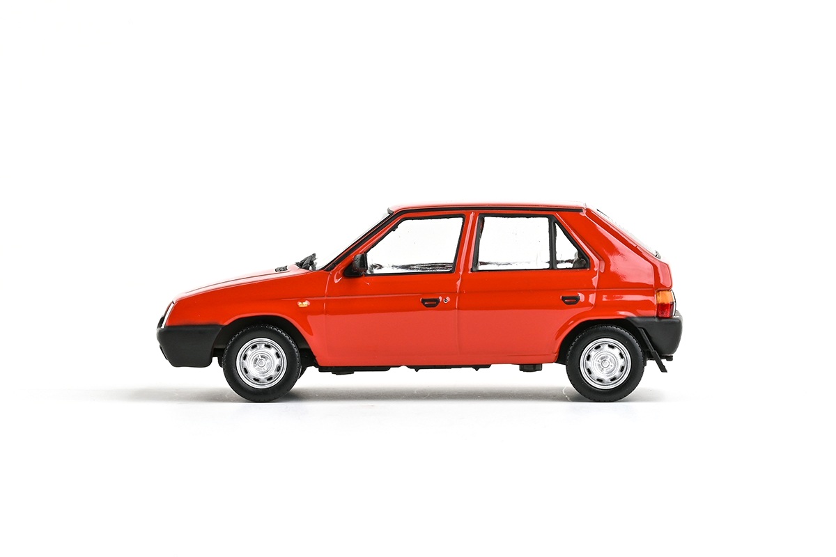 Škoda Favorit 136L 1988 červená korálová 1:43 Abrex