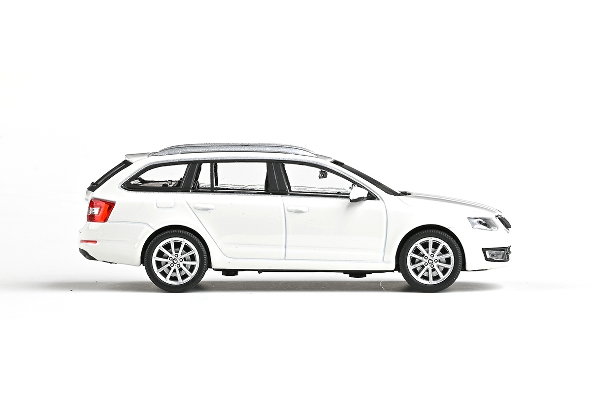 Škoda Octavia III Combi 2013 bílá candy 1:43 Abrex