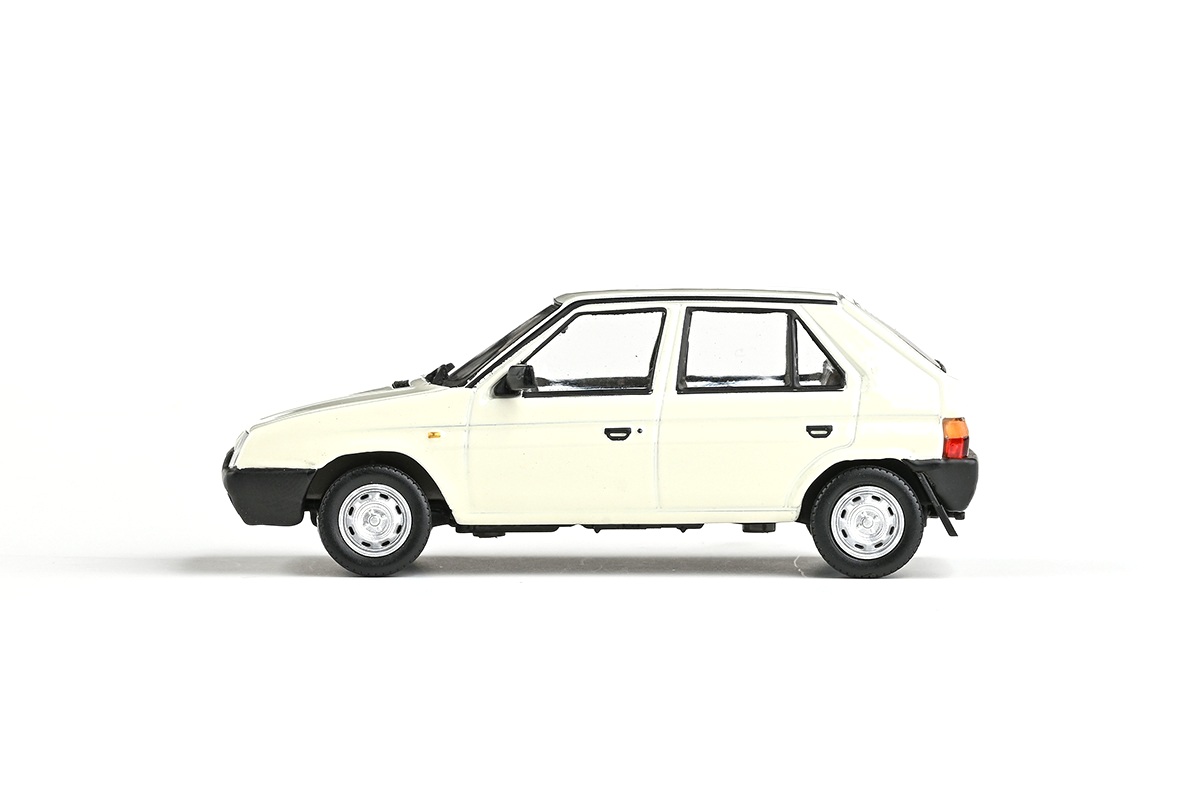 Škoda Favorit 136L 1988 sněhobílá 1:43 Abrex