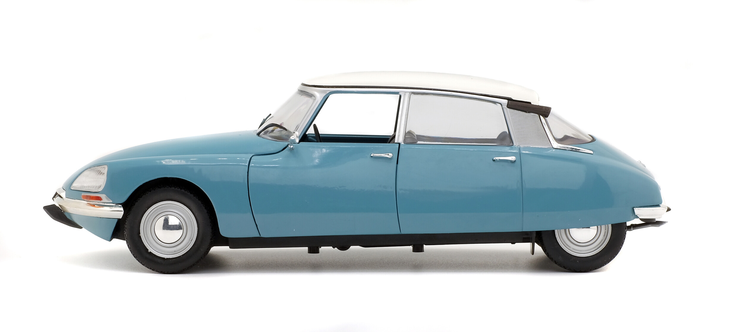 Citroen DS Special 1972 blue 1:18 Solido