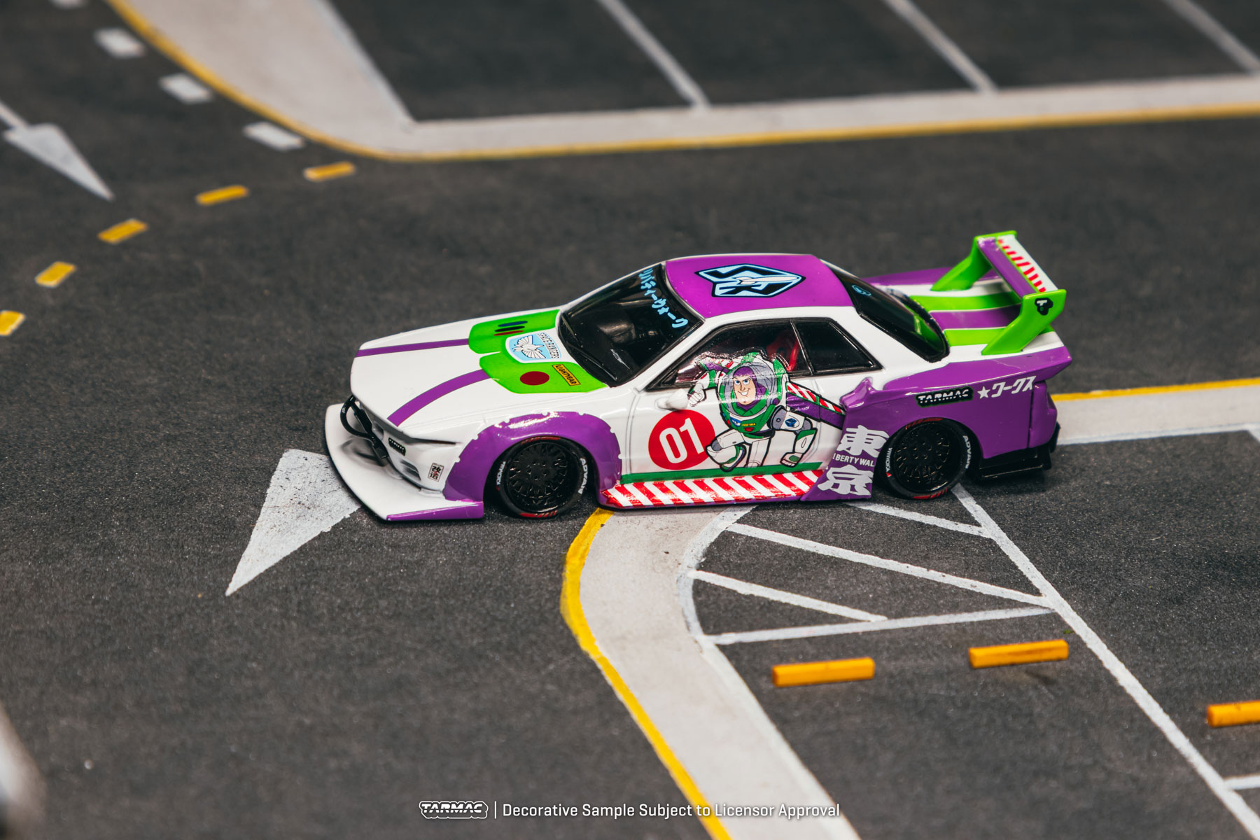 Nissan R32 Skyline LB-KAIDO WORKS *Buzz Lightyear* 1:64 Tarmac