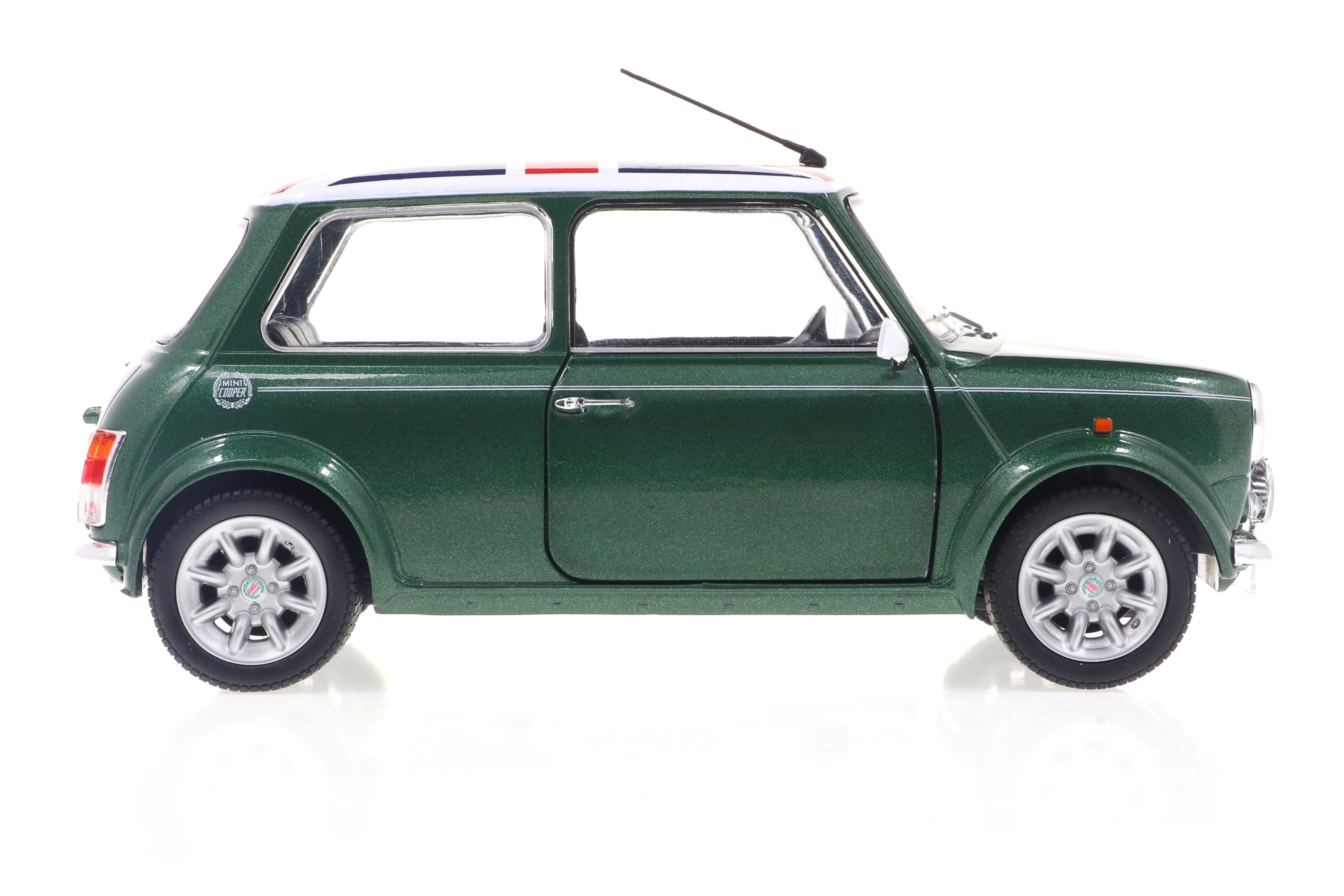 Mini Cooper Sport 1997 british racing green/flag 1:18 Solido