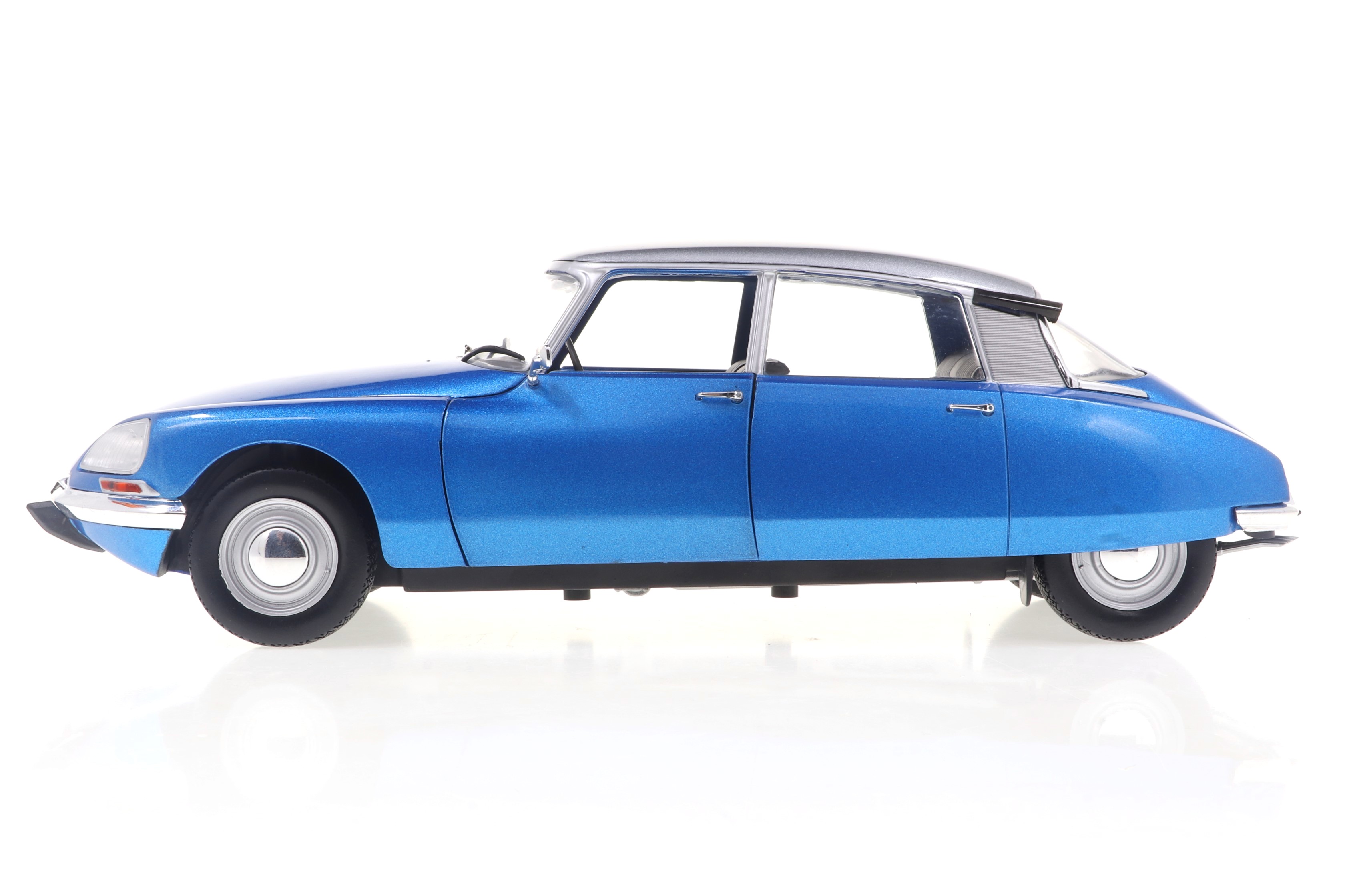 Citroen D Special 1972 blue 1:18 Solido