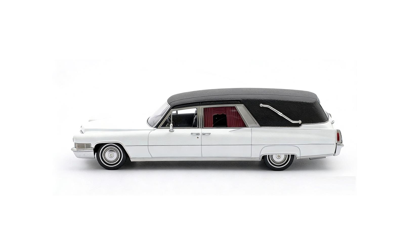 Cadillac Superior Funeral Car 1970 white/black 1:43 Matrix Scale Models