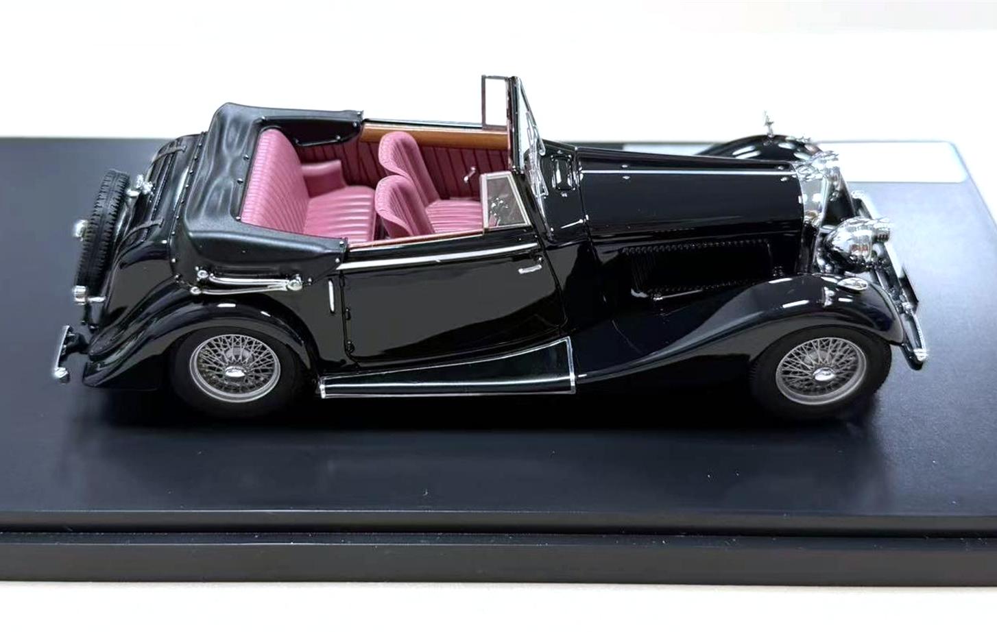 Bentley 4¼ Litre DHC Vanden Plas Cabriolet 1939 black 1:43 Matrix Scale Models