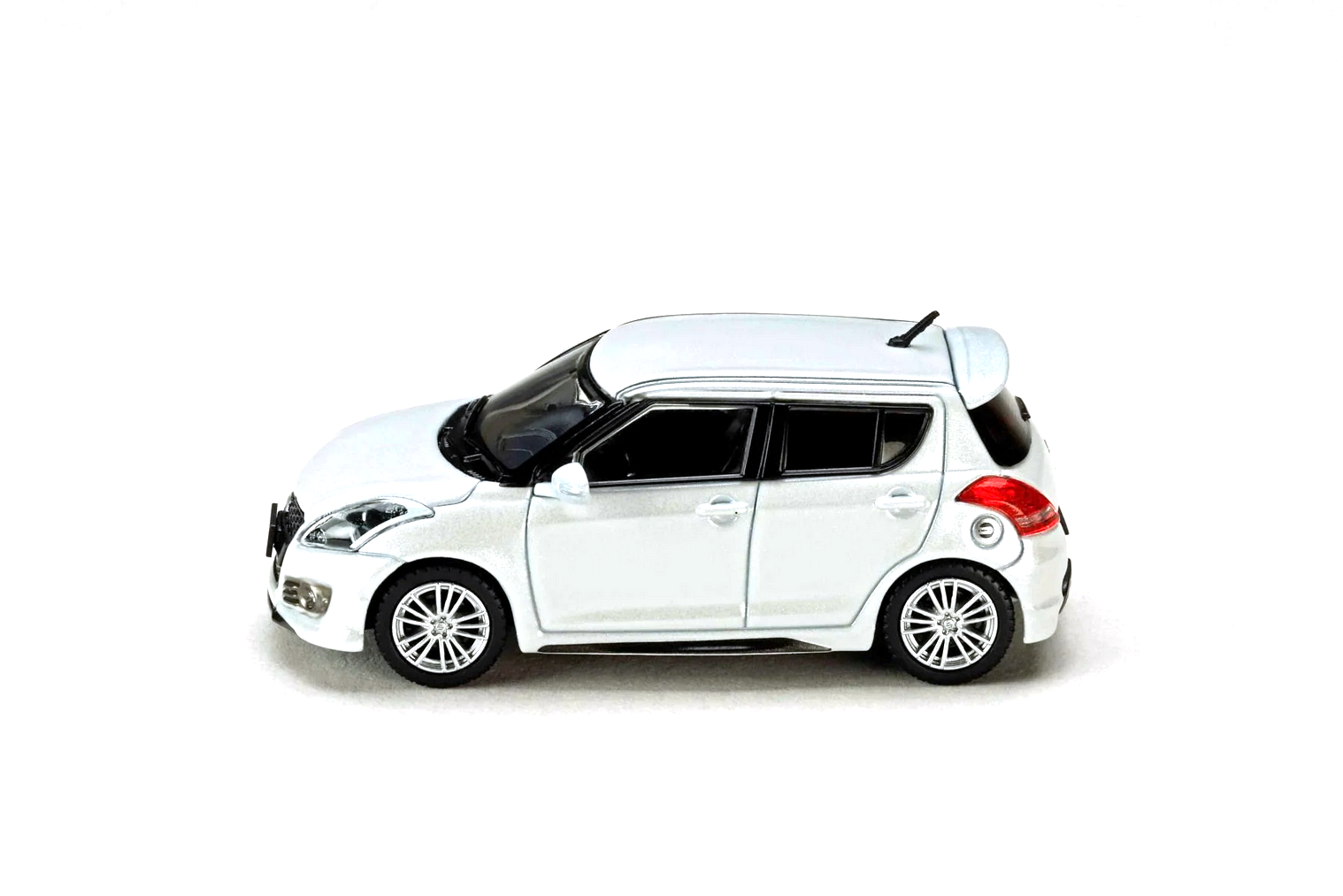 Suzuki Swift Sport ZC32S Genuine Aero Parts snow white pearl 1:64 Hobby Japan