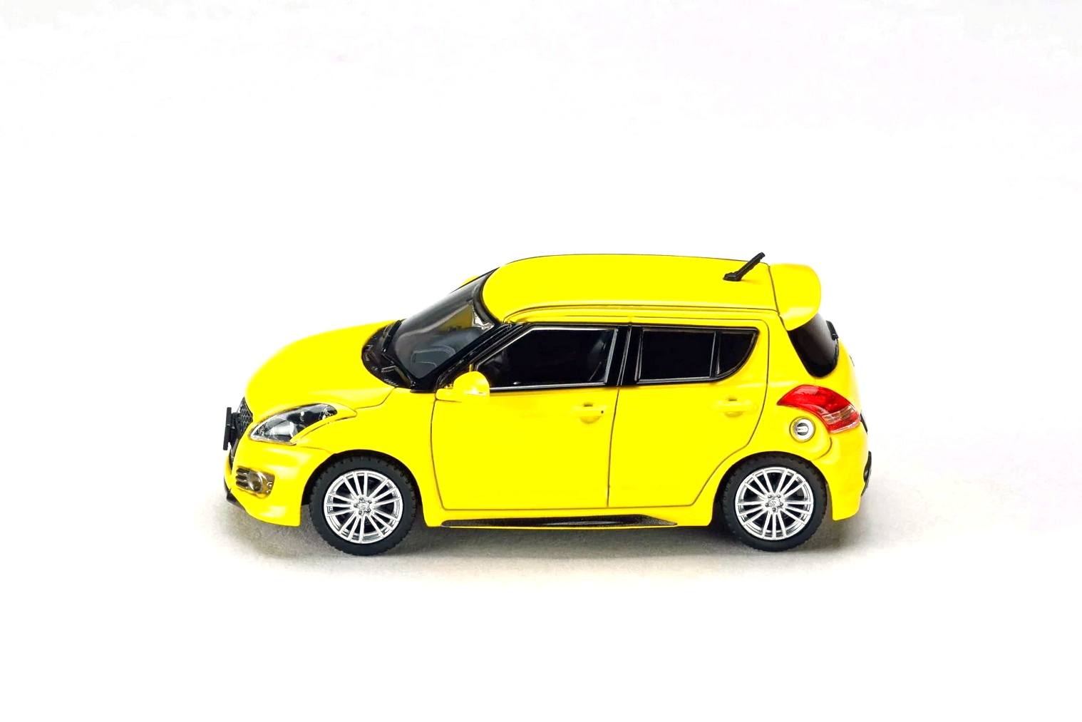 Suzuki Swift Sport ZC32S Genuine Aero Parts champion yellow 1:64 Hobby Japan