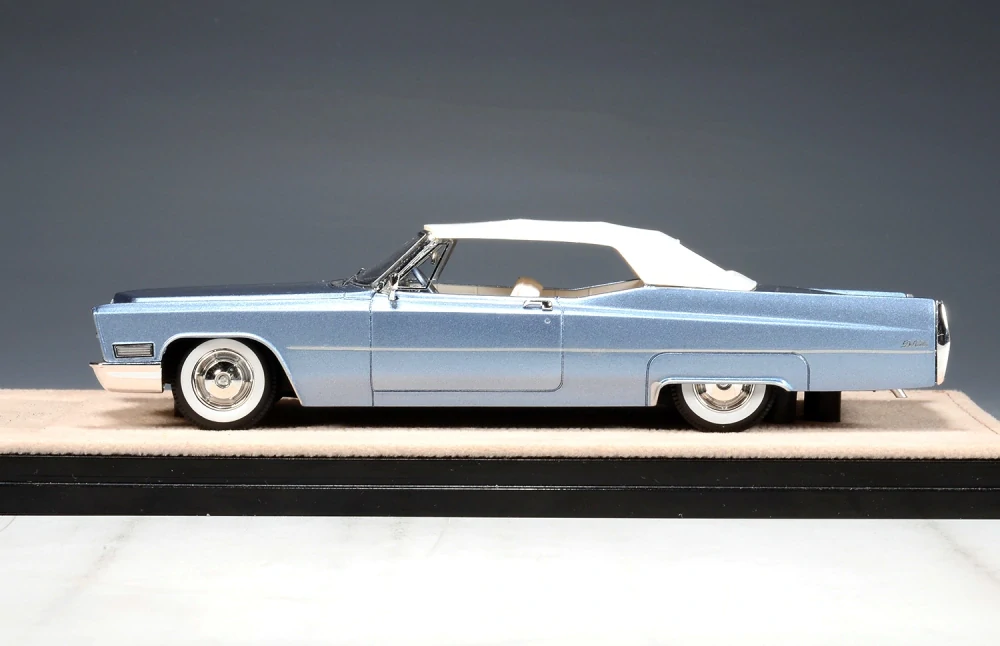Cadillac De Ville Convertible Closed Roof 1967 Marina blue metallic/white 1:43 Stamp Models