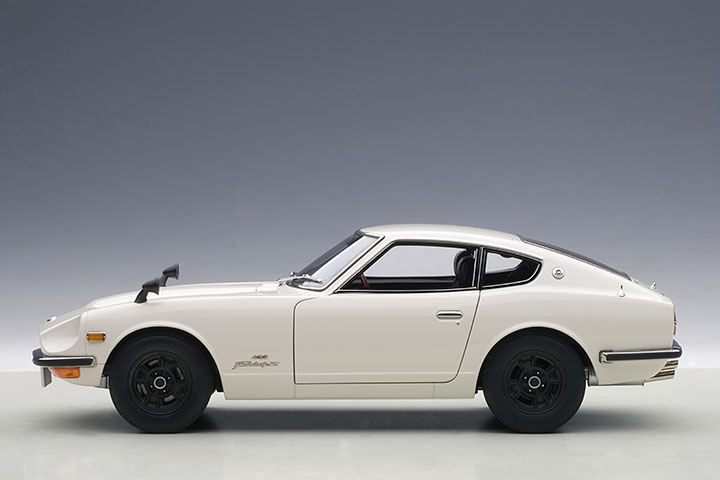Nissan Fairlady Z432 1969 white 1:18 AUTOart