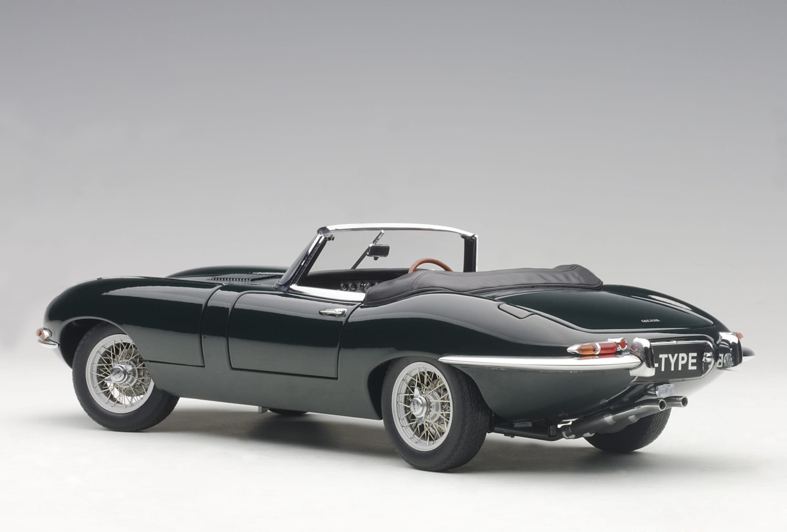 Jaguar E-Type Roadster Series I 3.8 1962 Green 1:18 AUTOart