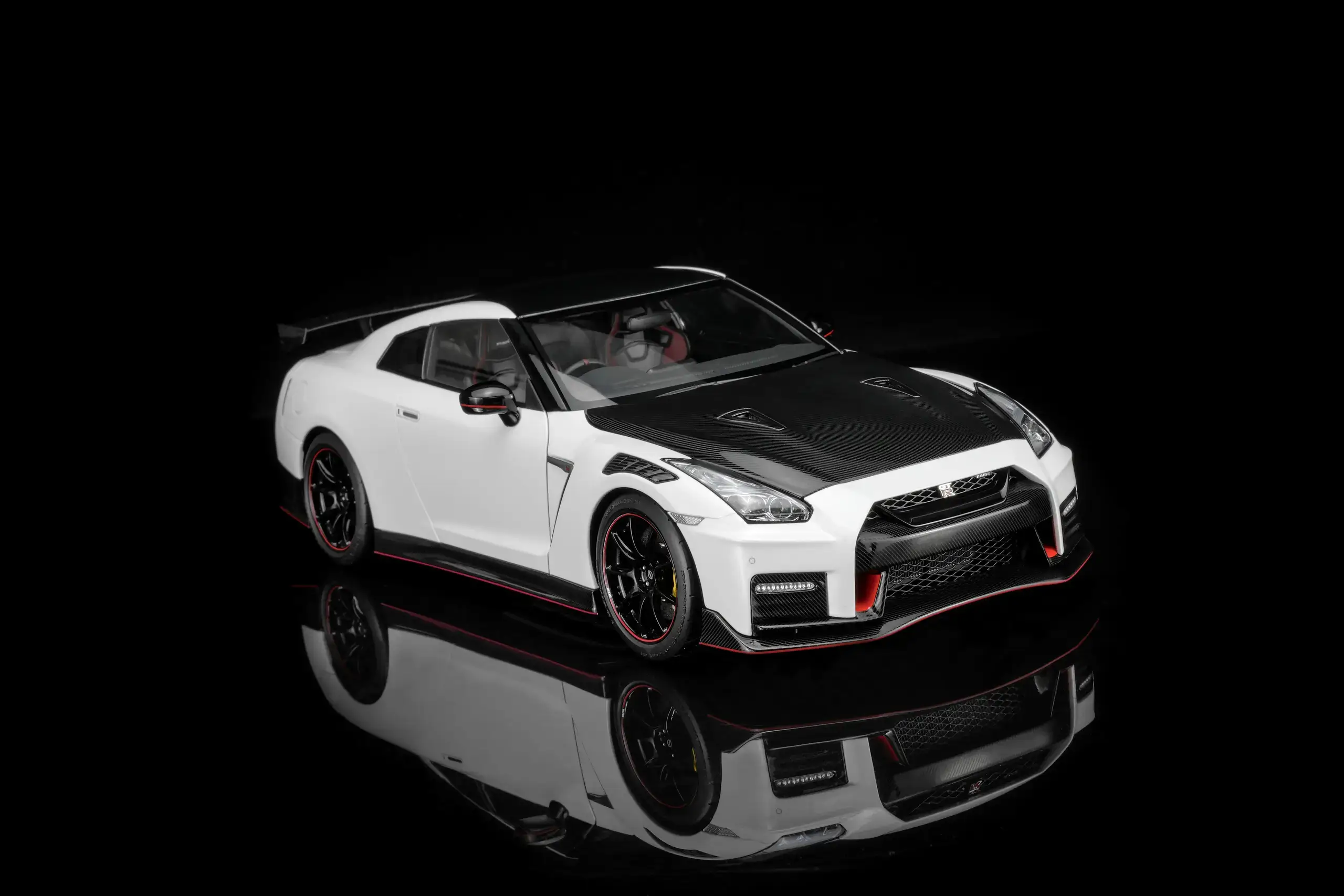 Nissan GT-R Nismo R35 Special Edition 2022 Brilliant White Pearl 1:18 Motorhelix
