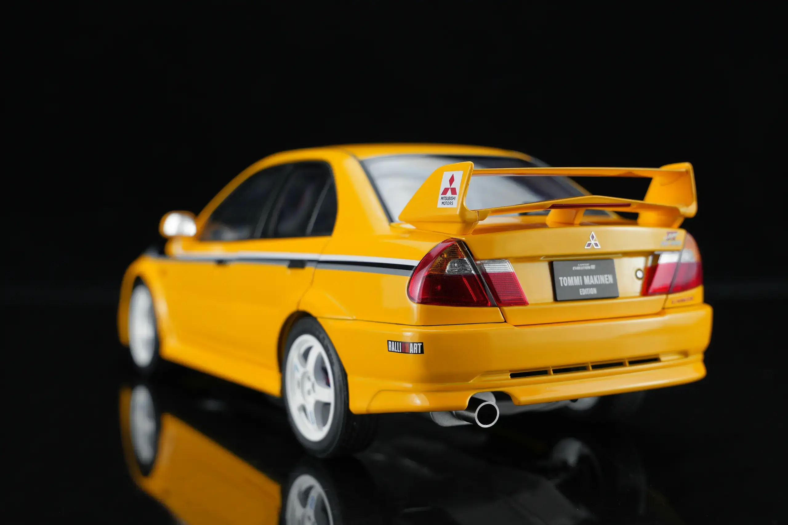 Mitsubishi Lancer EVO VI GSR Tommy Makinen Edition 2000 yellow 1:18 Motorhelix