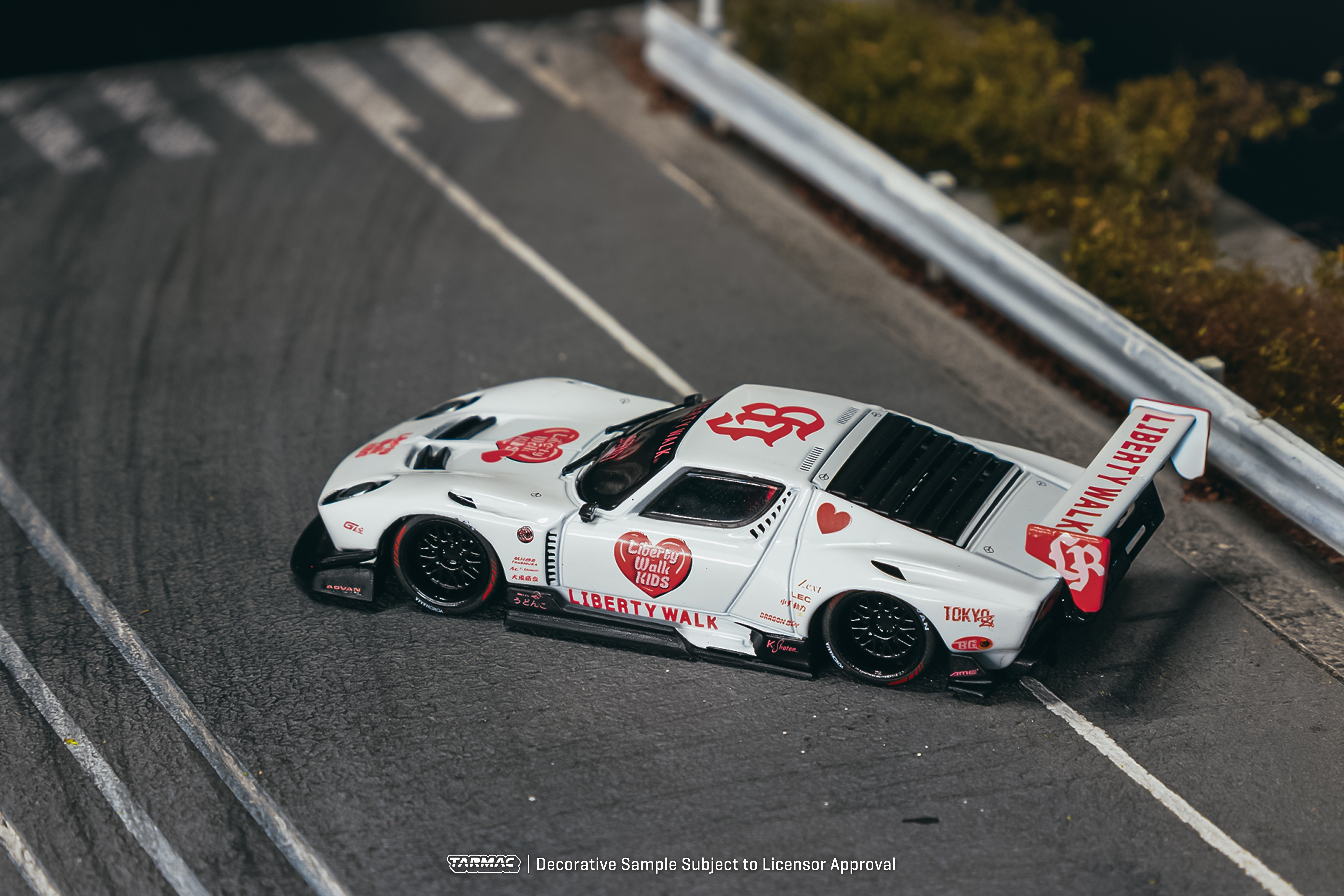 Lamborghini Miura LB-Silhouette Works Kids 2026 white/pink 1:64 Tarmac