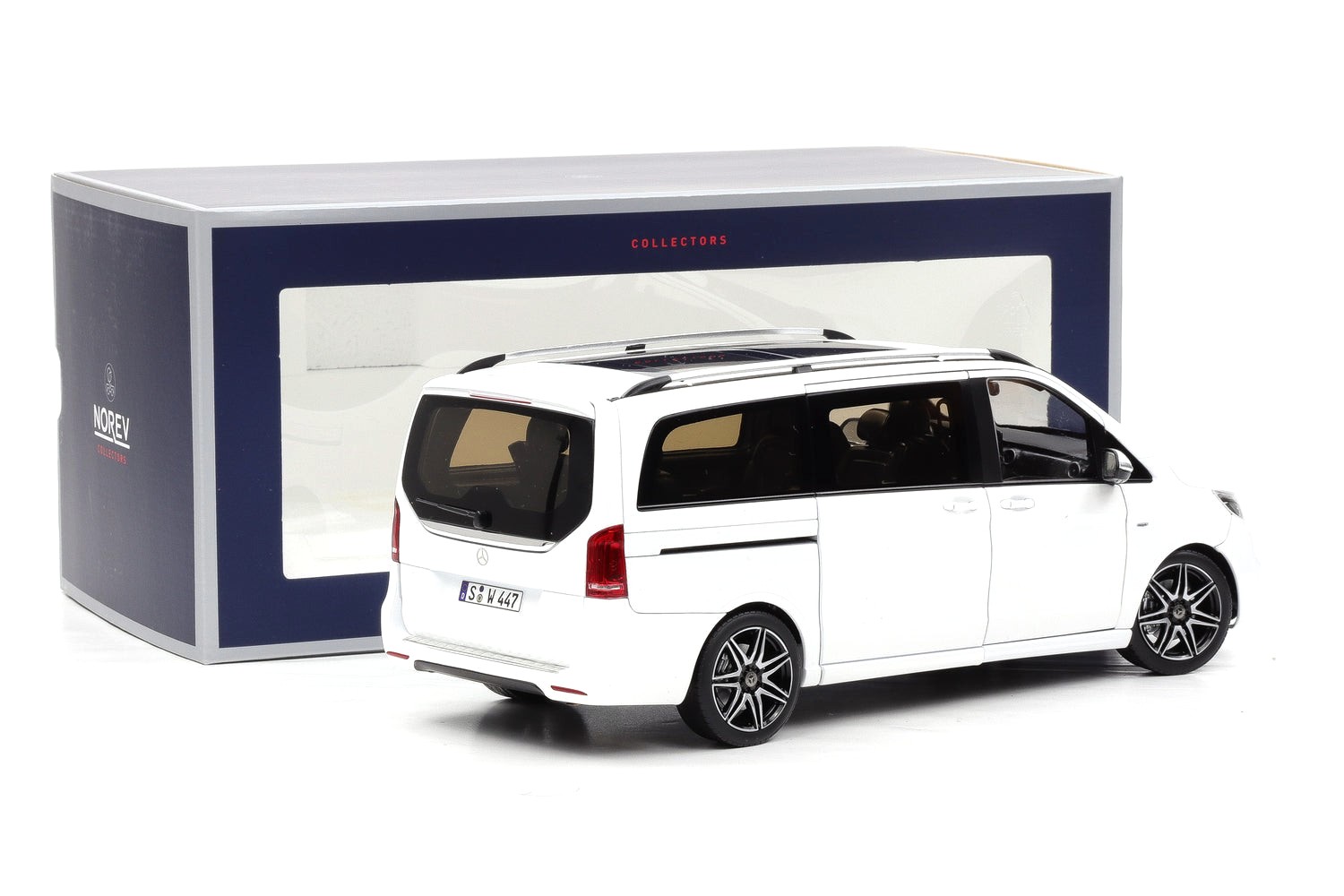 Mercedes-Benz V-Class AMG-Line 2018 white 1:18 Norev