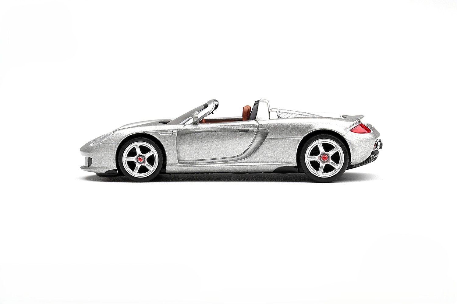 Porsche Carrera GT 2006 silver metallic 1:64 Mini GT