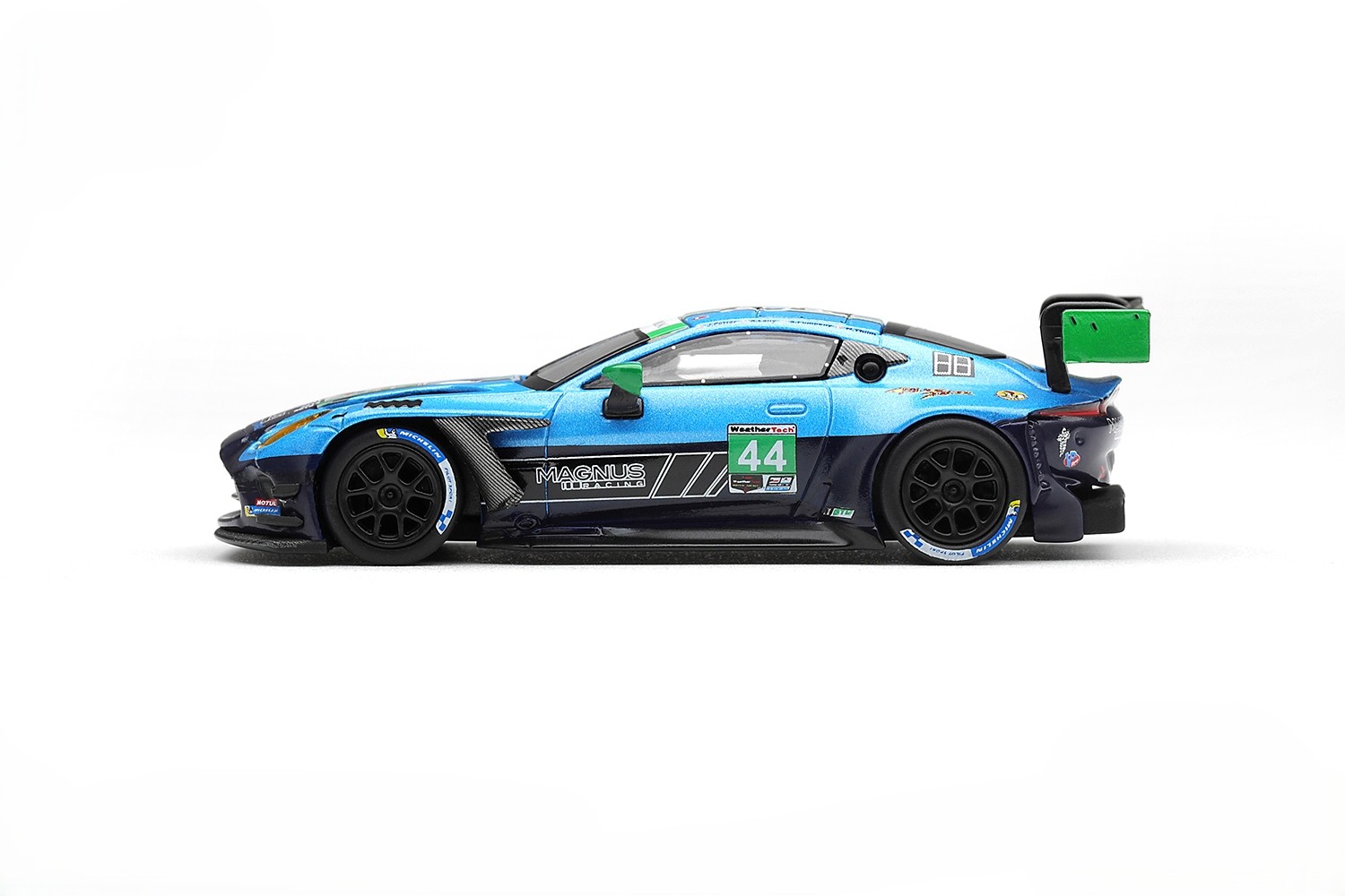 Aston Martin Vantage GT3 EVO Magnus Racing #44 A.Lally/J.Potter/S.Pumpelly/N.Thiim 24H Daytona 2025 1:64 Mini GT