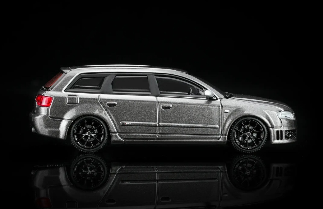 Audi A4 RS4 Avant Station Wagon 2005 grey metallic 1:64 Motorhelix
