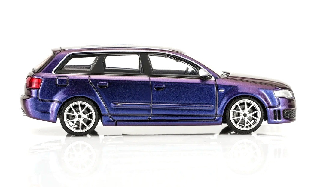 Audi A4 RS4 Avant Station Wagon 2005 purple metallic 1:64 Motorhelix